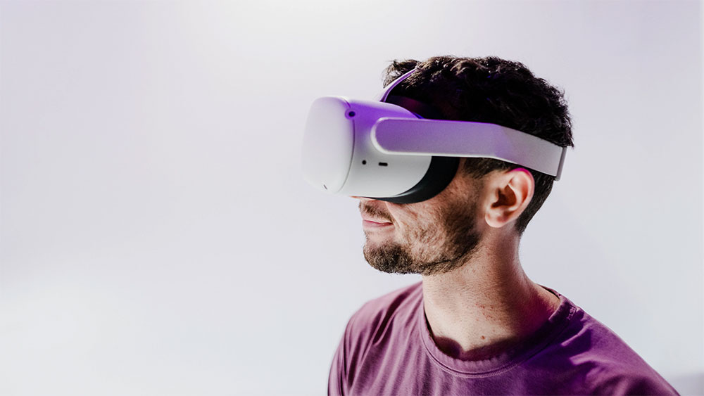 A University of Florida graduate student uses a Meta Oculus Quest 2 virtual reality (VR) headset. 