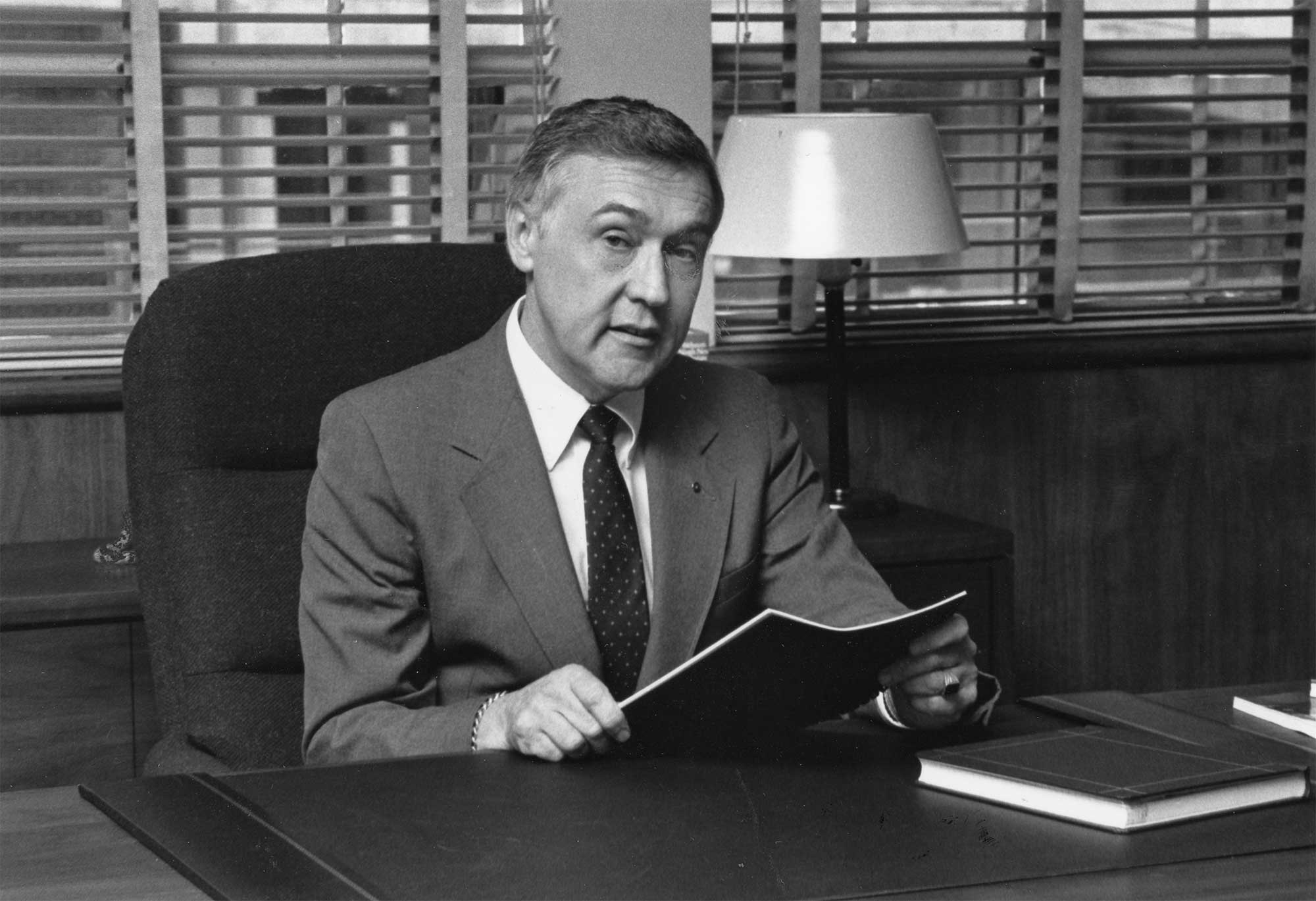 Win Phillips, longtime UF leader, dies at 83